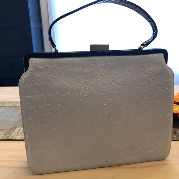 Handbags - 🚨VINTAGE White embossed ostrich purse